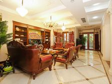 D户型 南绿地 全新装修 挑空餐厅