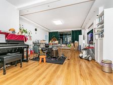 西三区电梯板楼南北通透三居室 高楼层采光视野好 精装修近地铁