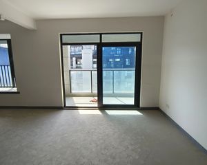 中国铁建青秀澜湾4室4厅2卫南朝向410.0万元/套出售