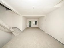 天悦辰花园,前后院子,有钥匙,纯毛坯一二楼复式