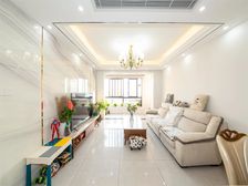 新上 40万装修四房两卫 诚心卖 带中央空调