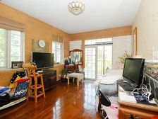 单独委托 西边户 绿地200平 3间卧室朝南