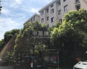 主卧朝南,小区中心位置,中式风格,厨卫朝北