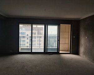 绿地观堂4室2厅2卫南朝向247.0万元/套出售