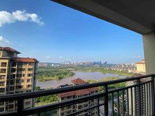 业主出国急售170万带车位可出 无敌好视野 龙光玖珑湖四房