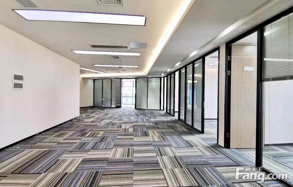 保利克洛维中景b座丨正对电梯口带精装修