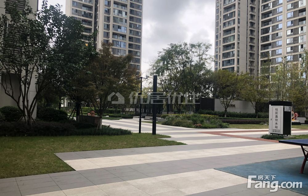 96平朗基香醍湾朝向东南3室精装看房方便有钥匙