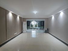 荣和半山华府全新的还帮装了二个阳台和封窗,带子母车位出售