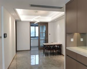 世茂中南璀璨云堤4室2厅2卫南朝向265.0万元/套出售