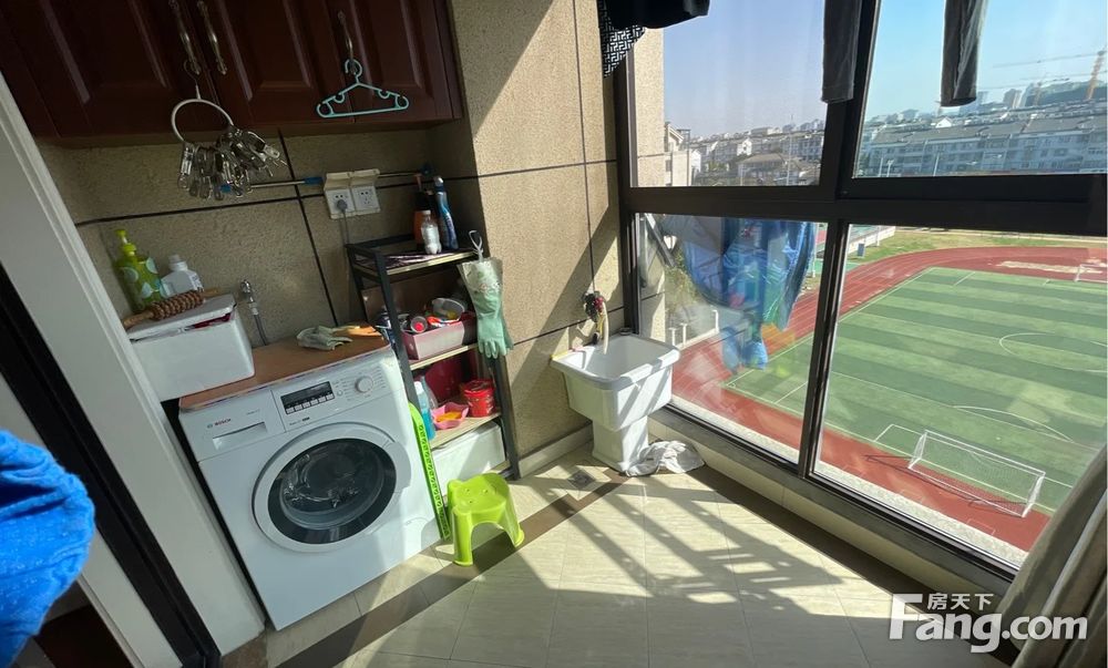 扬州天下三期中兴苑两室朝南楼层好带车库车位另算