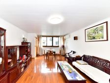 看房找小吴主做平江本部、蕴秀园三开间朝南三室两卫带车库汽车位