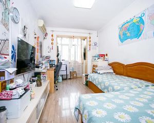 和平街和平街十二区电梯 楼道干净管理好 安静