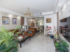 新出中航樾公馆联排南进门别墅五室二厅拎包入住诚心出售