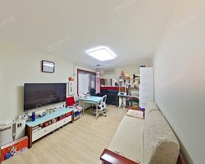 98年电梯房 独楼管理,带储物间 精装拎包入住 满五