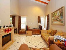 纯正美式风格独栋别墅 园区中间位置 北入户南向绿地300平