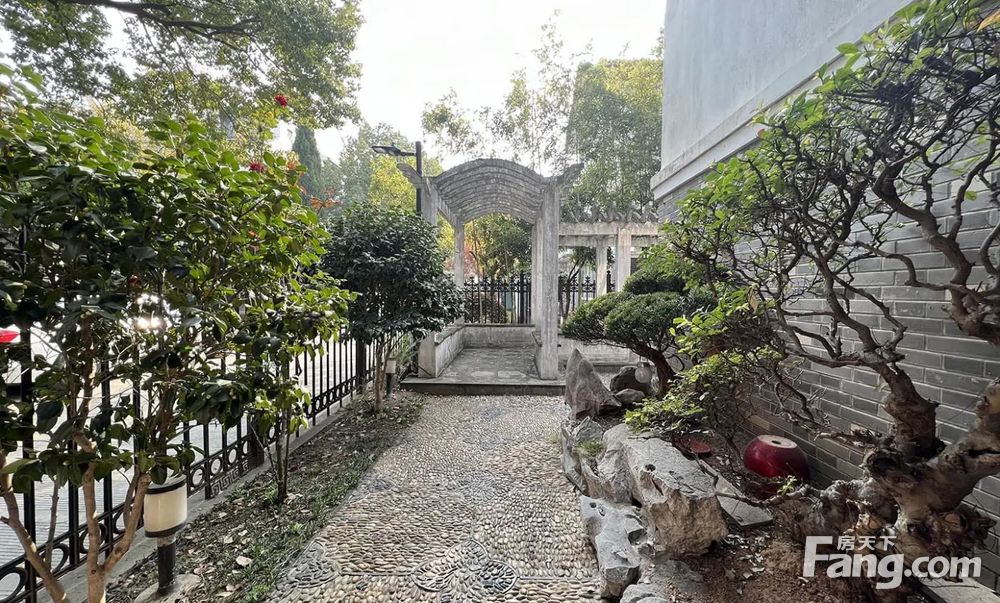 的独栋别墅,围绕花园100平,位置好,诚售,苏州姑苏金阊街道寒舍二手房