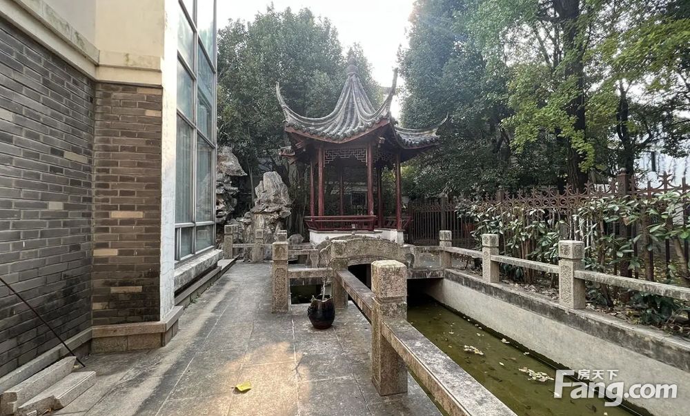 寒舍纯别墅小区中的独栋别墅围绕花园100平位置好诚售