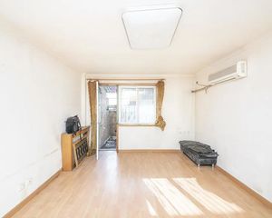 右安门外·玉林东里三区,一层南北两居室,紧邻地铁。