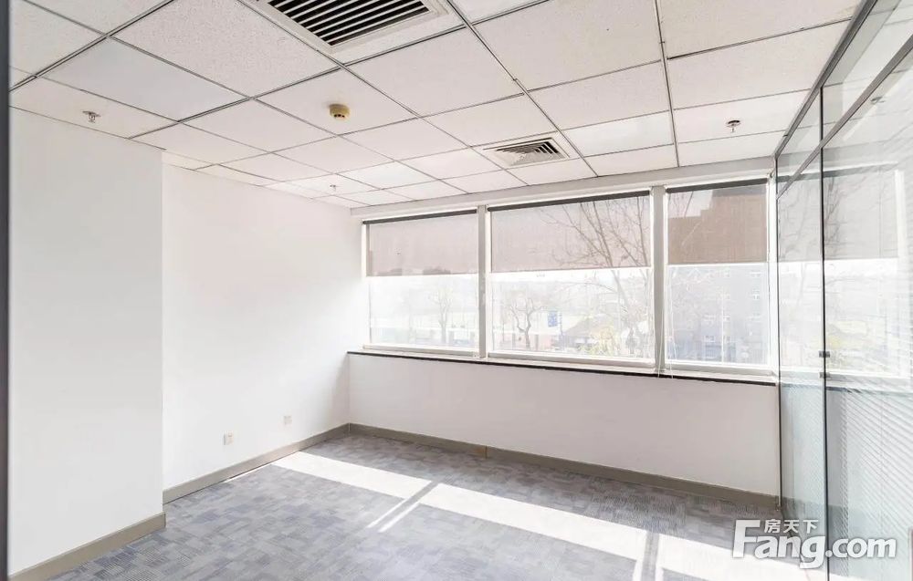 上地三街金隅嘉华大厦三百平精装采光比较好价格可谈