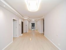 业主诚售!精装修可拎包住! 位置好,户型棒三开间朝南,抓紧!