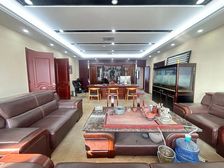 高铁商圈 精装1200平半层 带办公家具 租金含票 华润万达