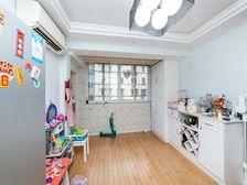 飞机户型二房 精装修中间楼层 满五年 看房方便 近轨交6M