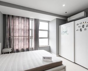 紫鑫国际公寓小户型1室1厅 正南 精装修 高层采光好 满2年