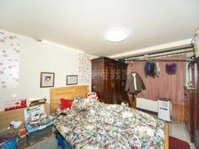 控江四村,一房一厅,出行方便,看房方便。