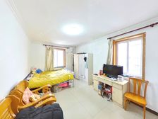 苹果园二区 三室一厅 满五年 户型方正 紧邻地铁