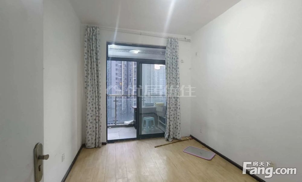 北京西路龙慧苑3房2卫中间楼层送车位