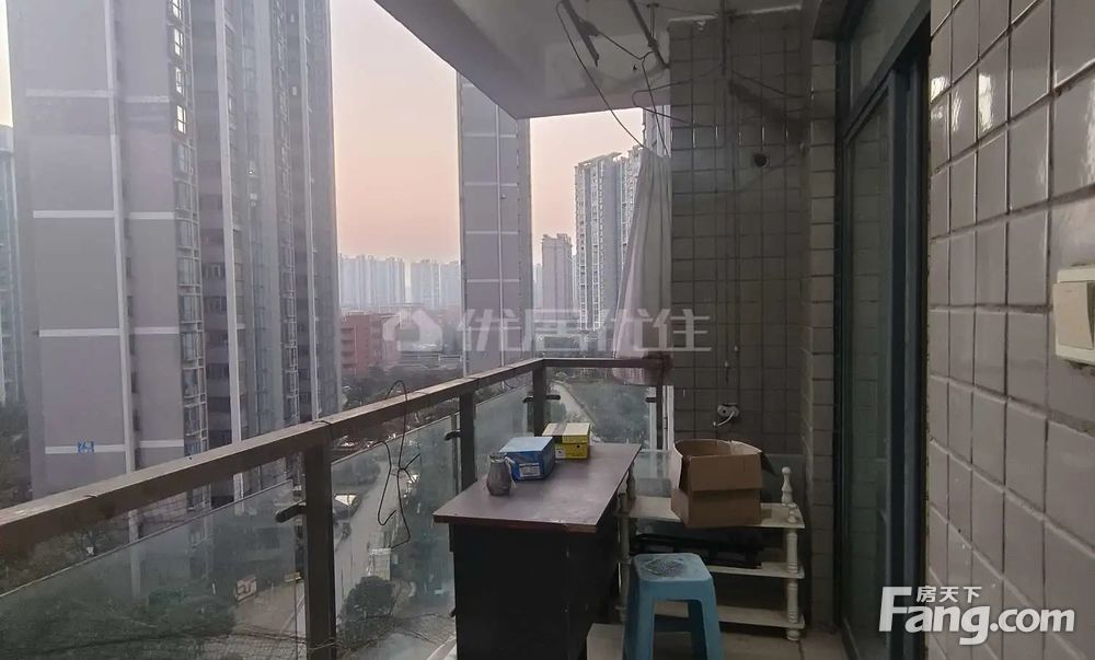 北京西路龙慧苑3房2卫中间楼层送车位