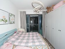 幸福未来花园 全新装修 通风户型 中下楼层 拎包入住