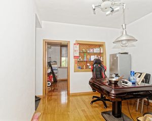 三里亭红梅社区,两房自住装修!南北通透,中间楼层,采光好!
