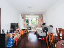 景观房,主卧朝南,一梯两户,小区中心位置