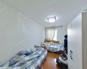 东三环里的3居,南北通透格局好,安静不临街,满五诚意出售