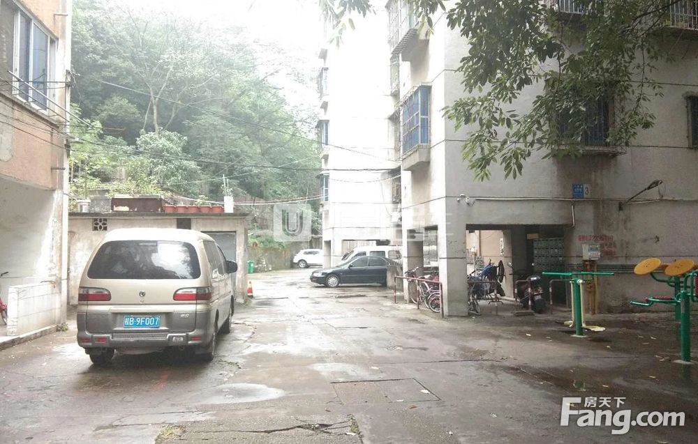 乐群路1房1厅带20平后花园,柳州鱼峰白云荣军路片区人民防空办公宿舍