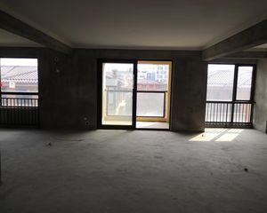 悦山湖4室2厅3卫南朝向235.0万元/套出售