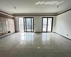 中国铁建花语江湾5室3厅3卫南北朝向999.0万元/套出售