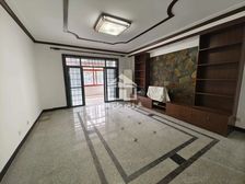 维也纳森林小区 临近航洋凤岭儿童公园读玉兰路小學四十七中