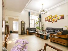 汤house精装修联排,客厅朝南带挑高,温泉入户,装修保持好