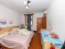 大竹园,市实验小一墙之隔,中楼层采光好,随时看房,两南户型