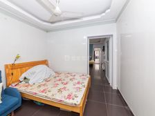 4号南门轻轨口,文化宫对面,1楼带院子,金装平直小南门新村