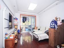 爱庐新上楼梯两房,位置安静,临地//铁出行方便!