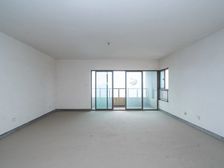 红梅公园旁 中间楼层 20楼 御翠园 4室2厅 毛坯