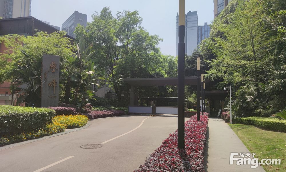 誉峰2期朝向:5室2厅简单装修,成都高新金融城誉峰二期二手房 五室