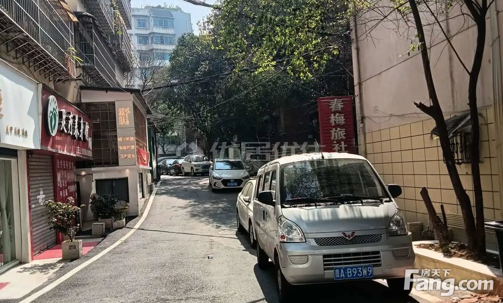 油榨街满二东宝花园小区126平3室清水朝南60万