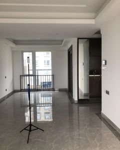 此房商品房电梯房精装修边套,户型方正,无遮挡。