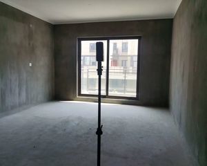 绿地观堂5室2厅3卫南朝向298.0万元/套出售
