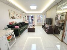 送车位 82.87平3居 南向精装修 方便看房