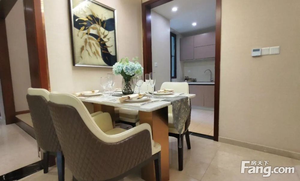 3号线轻轨站旁,板式洋房横厅正三房 出行便利,重庆巴南龙洲湾融信澜湾